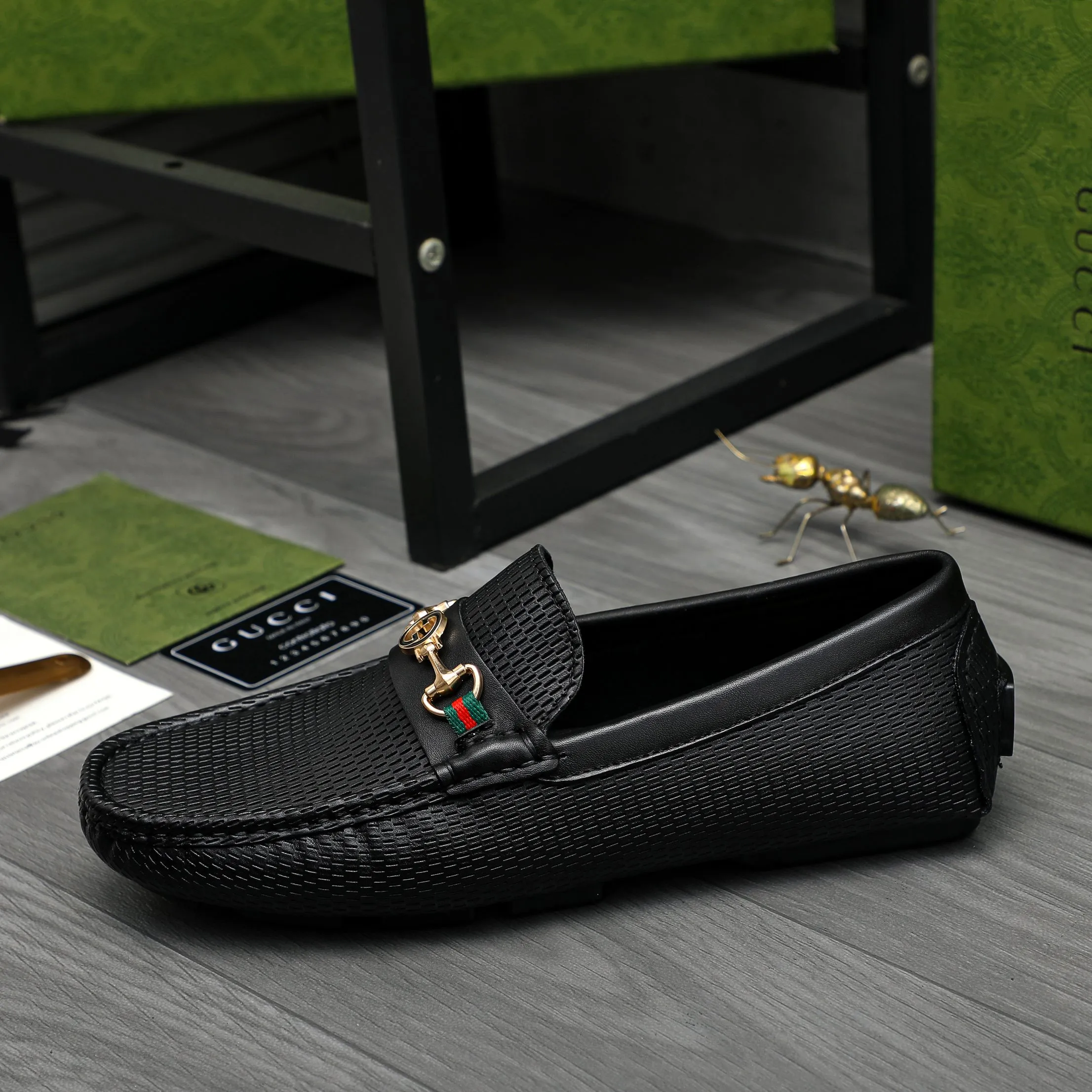 P420 Product trademark: GUCCI (Gucci) casual slip-on men's shoes Regular size: 38-44 Product materials: Selected hollow cowhide upper, sheepskin lining, original rubber outsole